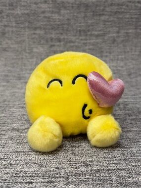 Aurora Smiley World Palm Pals Kisses Plush Toy